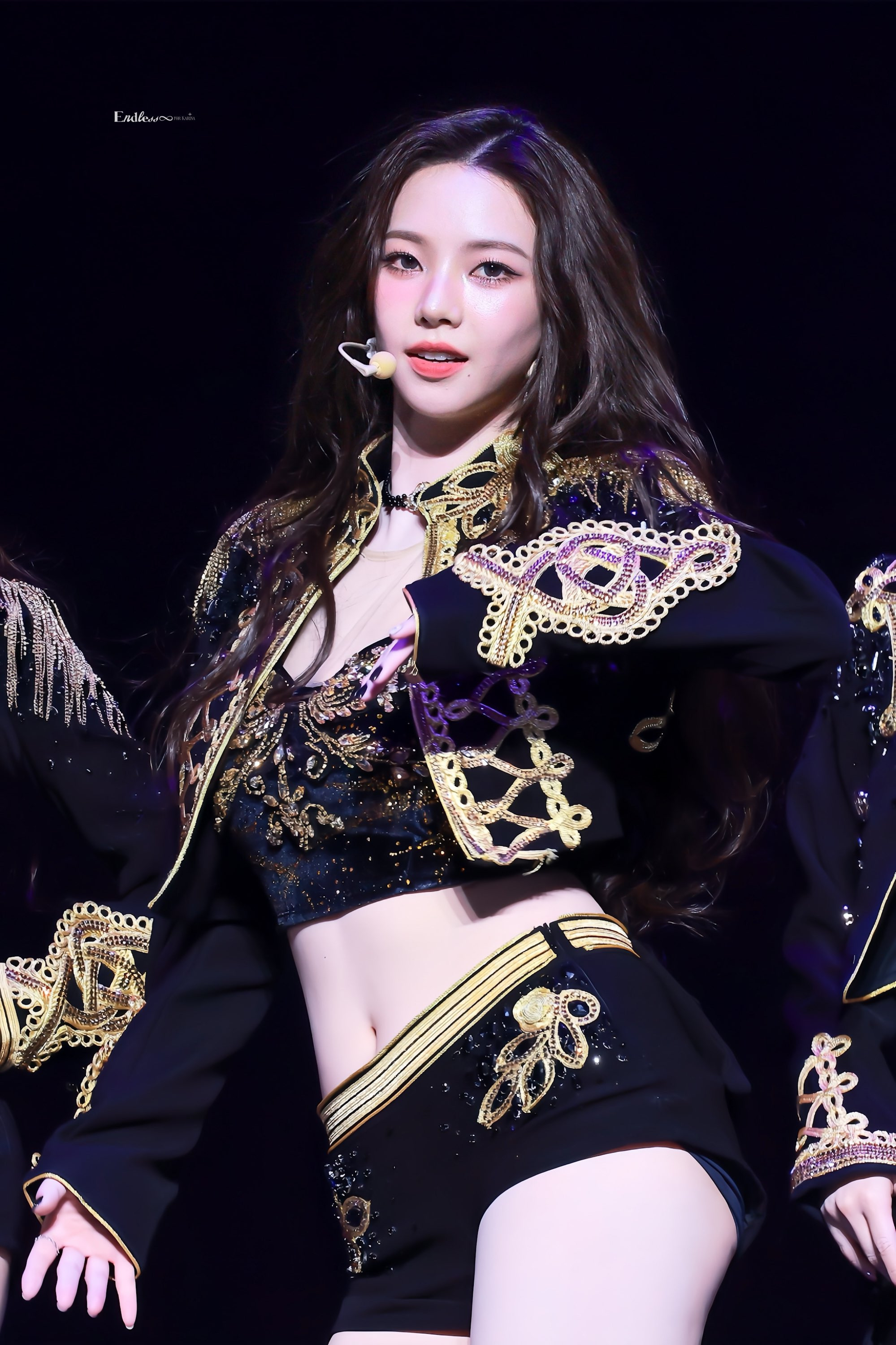 제복 입은 카리나 | 인스티즈