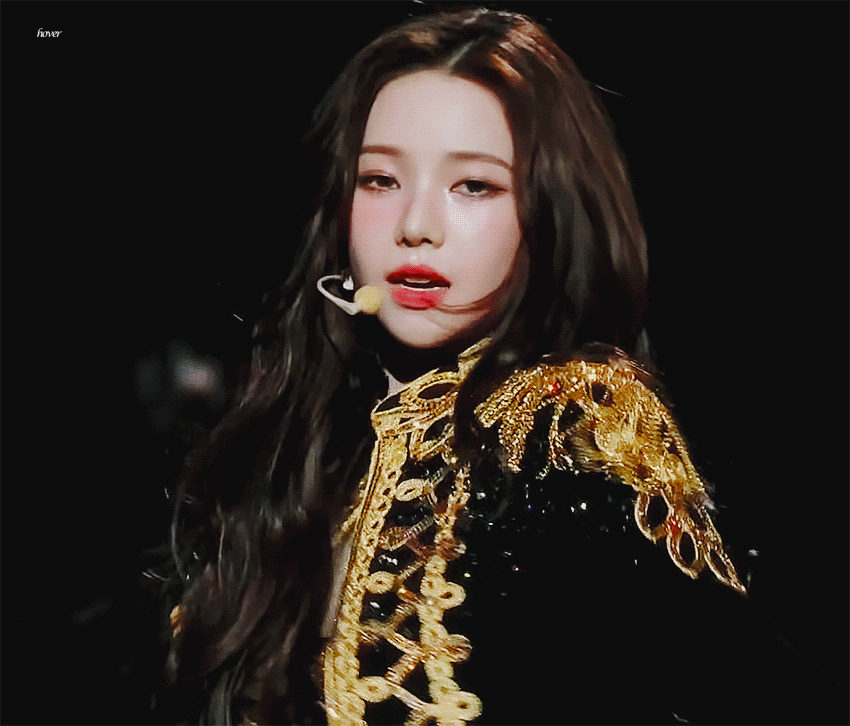 제복 입은 카리나 | 인스티즈