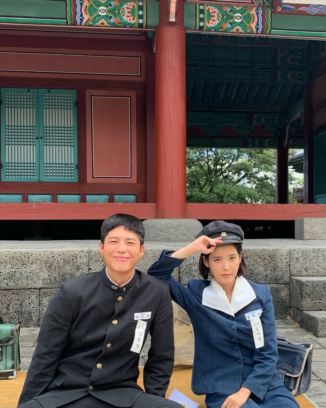 박보검 인스타 폭싹 교복착장 사진 업뎃 with 아이유 | 인스티즈