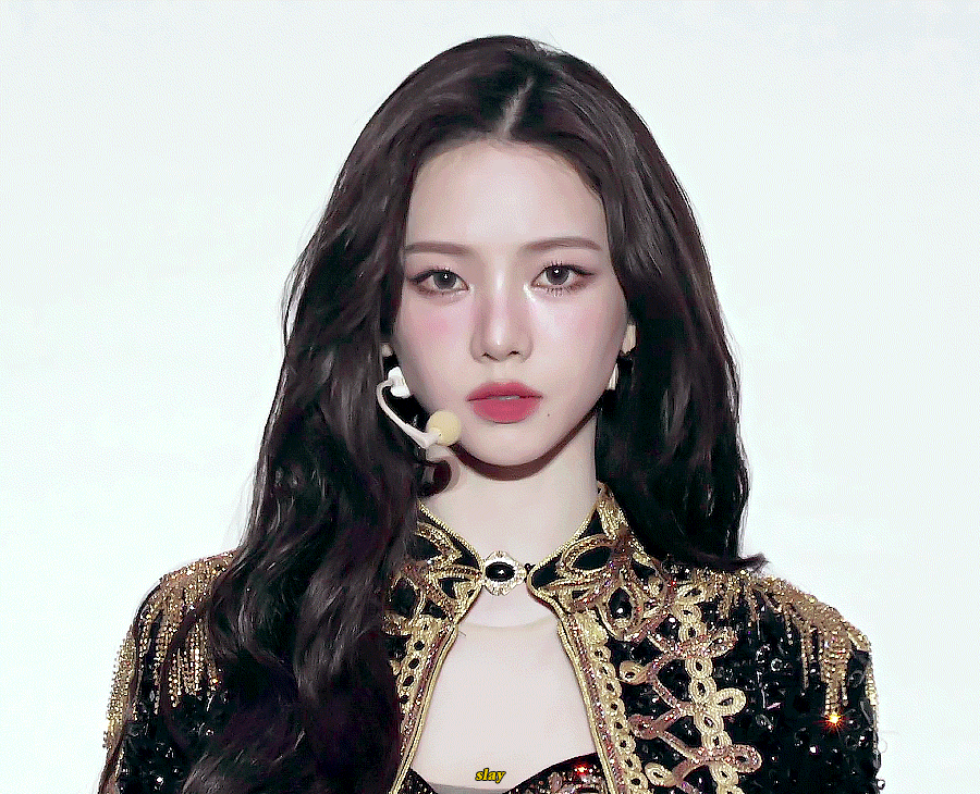 제복 입은 카리나 | 인스티즈