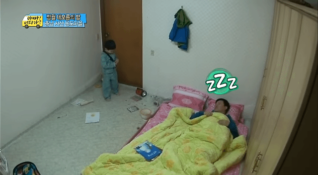 몽둥이 들고 아빠 얼굴 때리는데.... 아무도 뭐라 할 수 없음 | 인스티즈