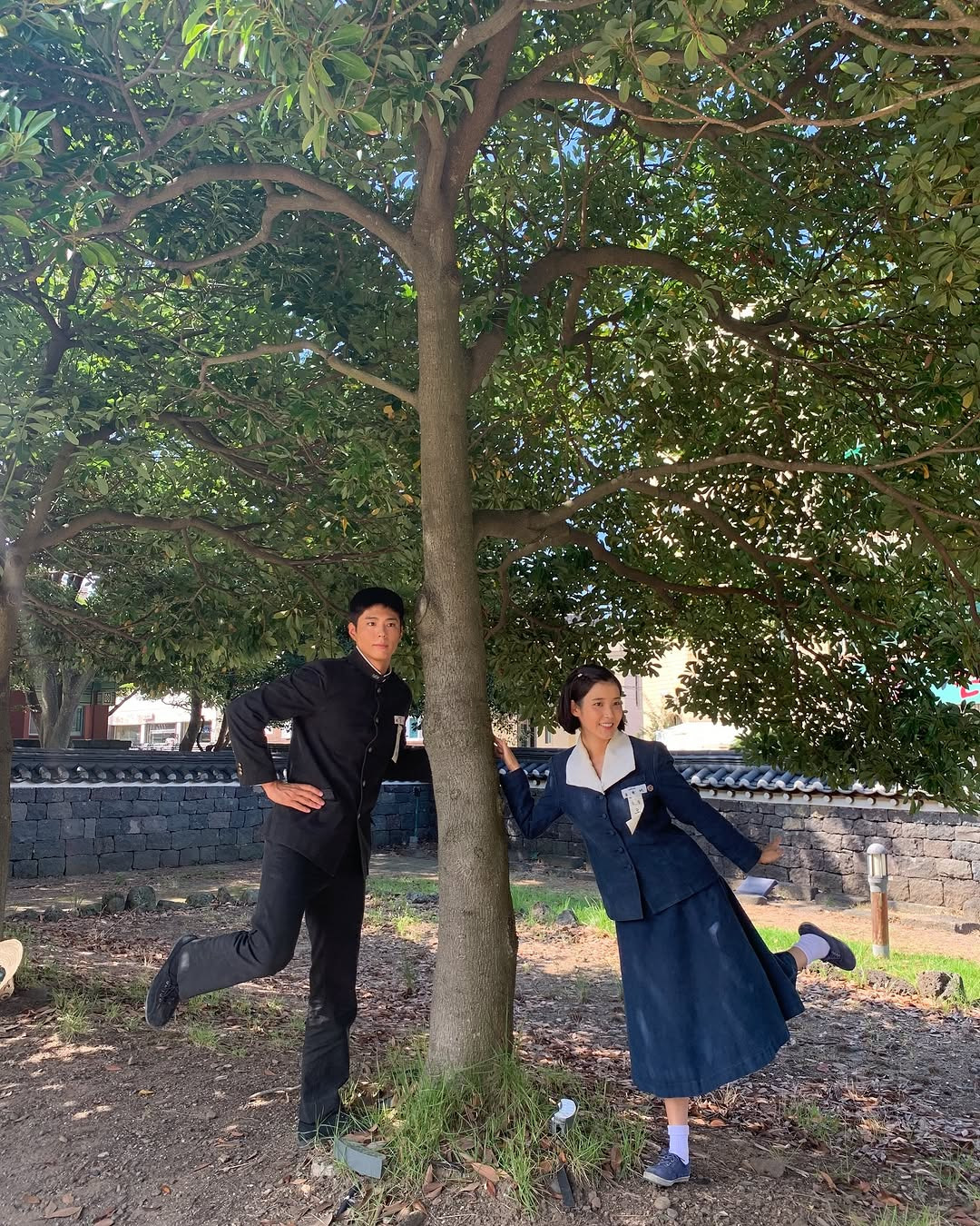 박보검 인스타 폭싹 교복착장 사진 업뎃 with 아이유 | 인스티즈