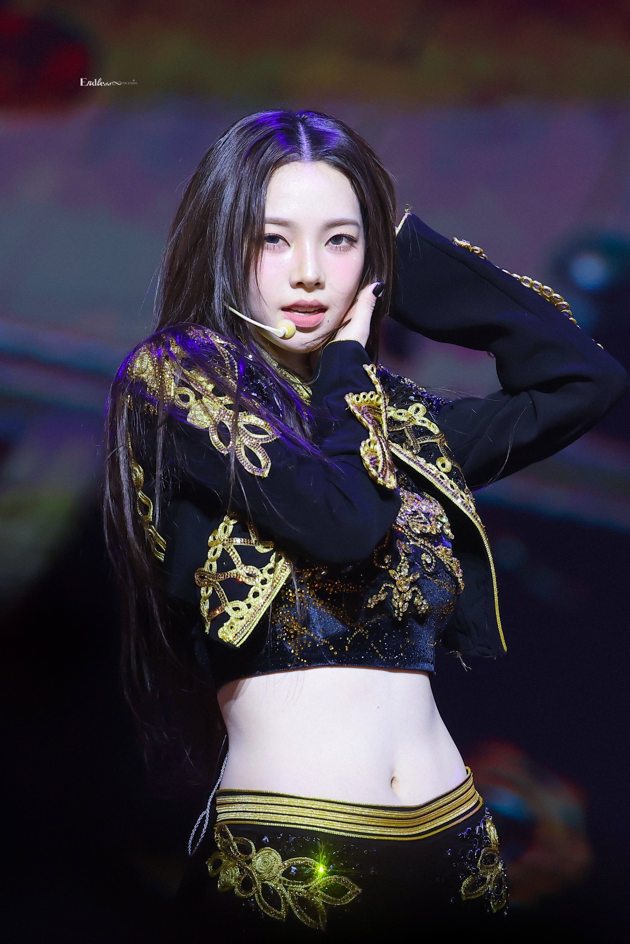 제복 입은 카리나 | 인스티즈