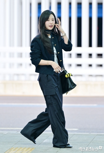 오늘 김지원 홍콩 출국 기사사진jpg | 인스티즈