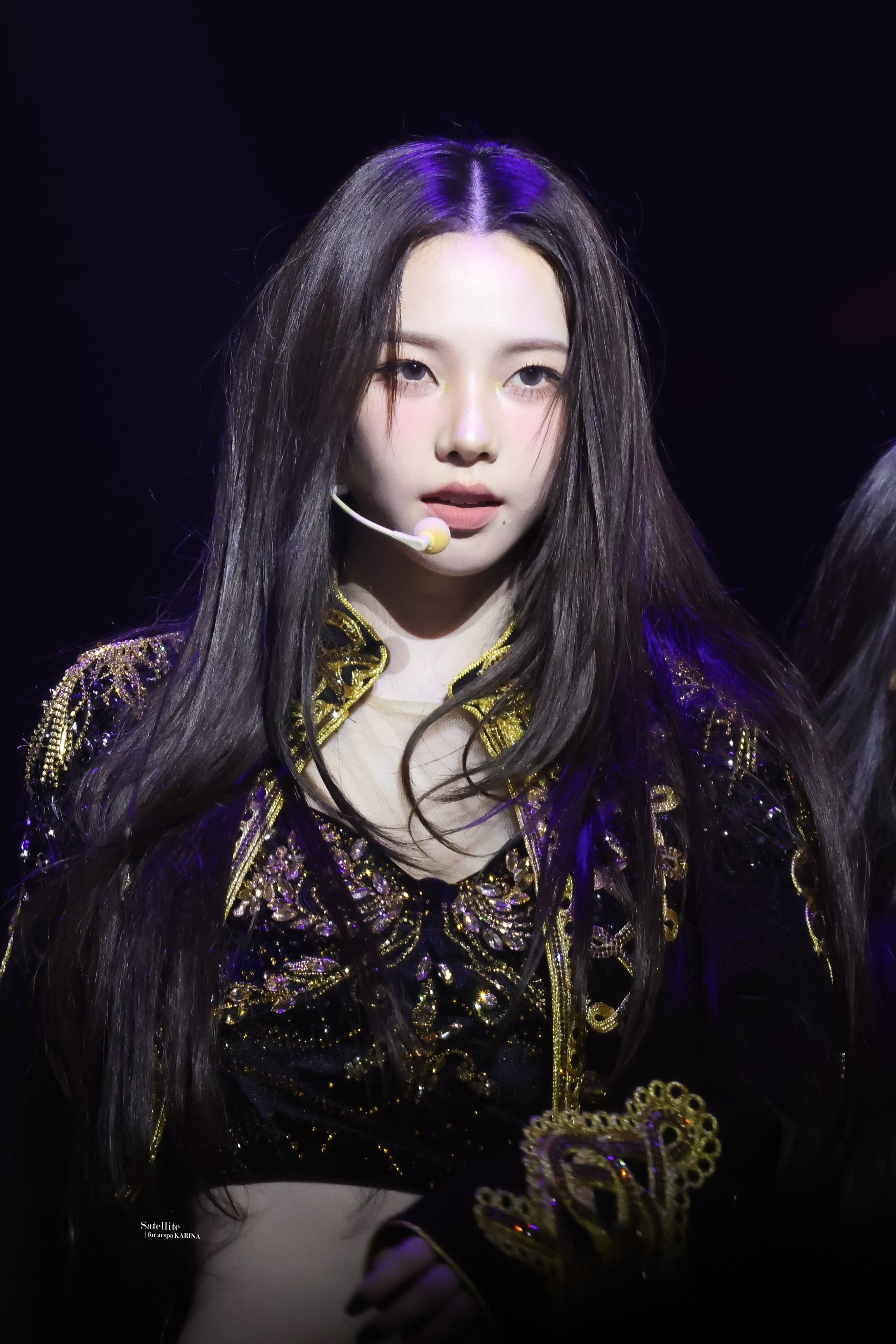 제복 입은 카리나 | 인스티즈