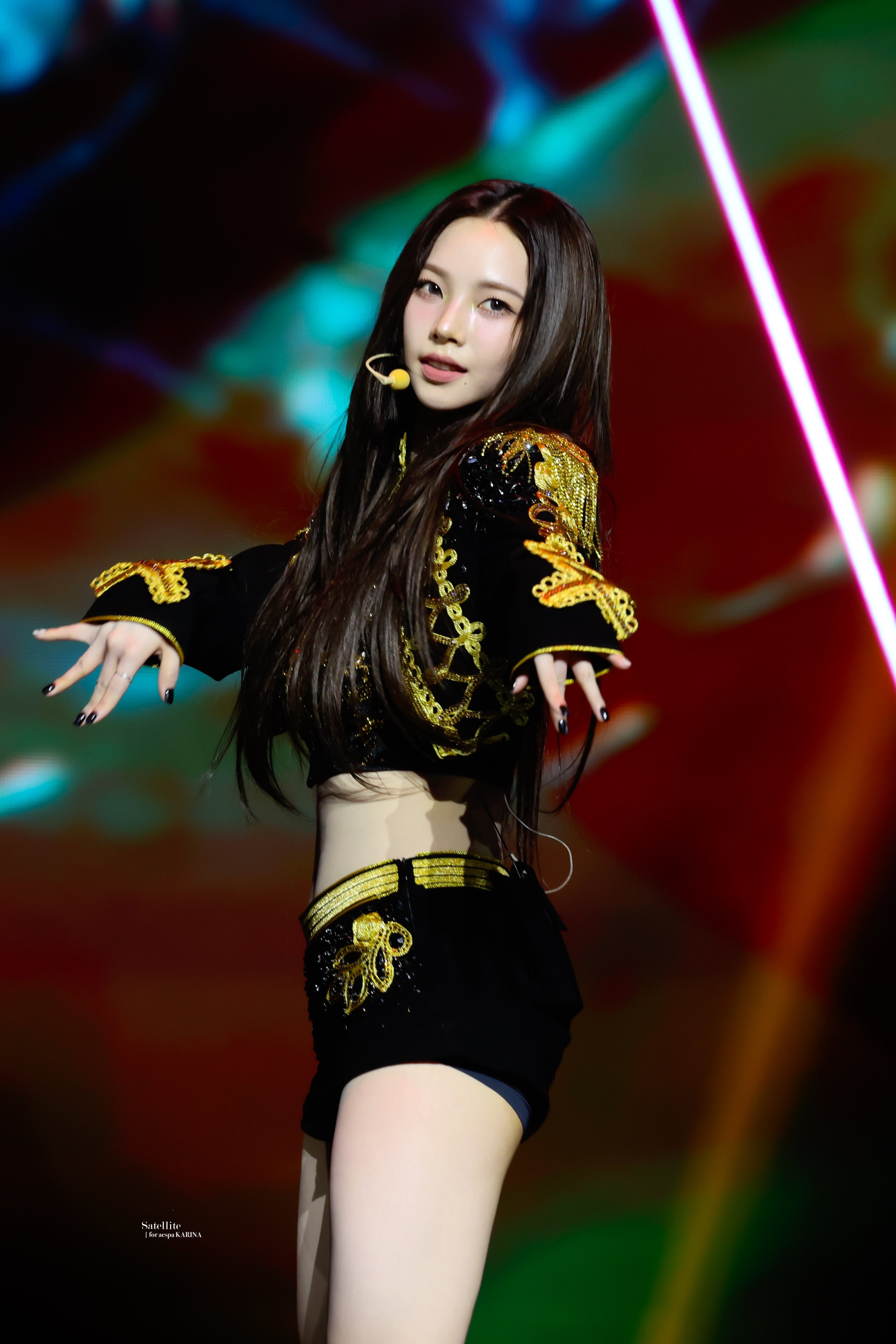제복 입은 카리나 | 인스티즈
