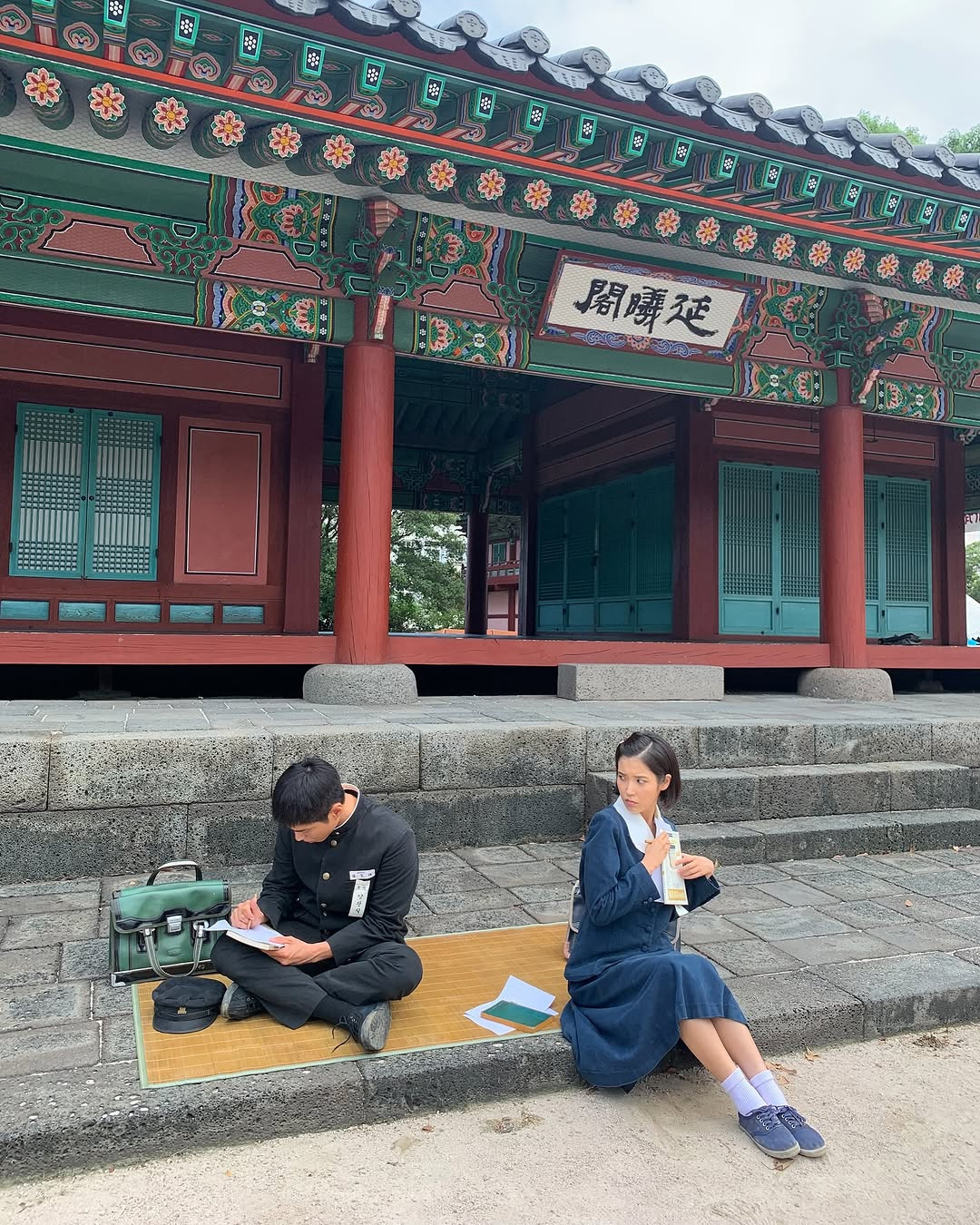 박보검 인스타 폭싹 교복착장 사진 업뎃 with 아이유 | 인스티즈