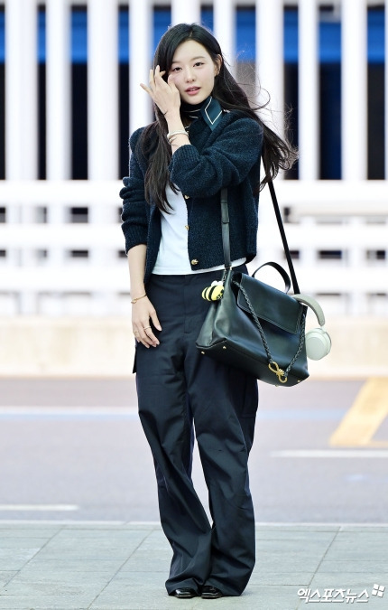 오늘 김지원 홍콩 출국 기사사진jpg | 인스티즈