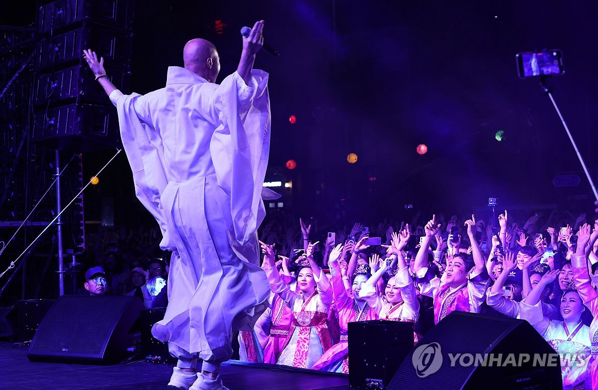 무당이 꿈에서 나온 곳을 찾아가 땅을 팠더니 나온 것 | 인스티즈