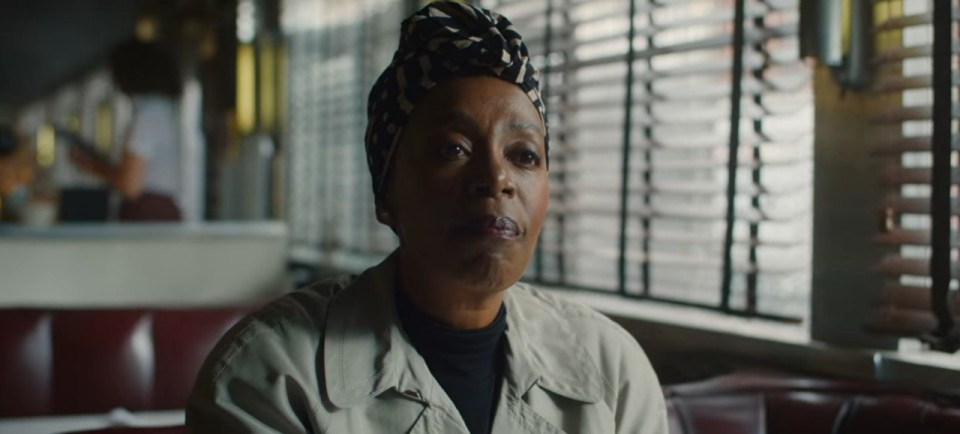 꿈에 그리던 대저택으로 영끌해서 이사왔는데, 일명 '감시자'로부터 지켜보고 있다는 불길한 편지가 계속 와요... | 인스티즈