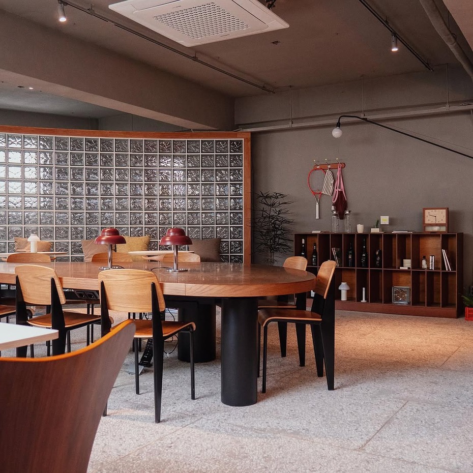 커피부터 술까지, 음미하며 독서하기 좋은 카페 4 | 인스티즈