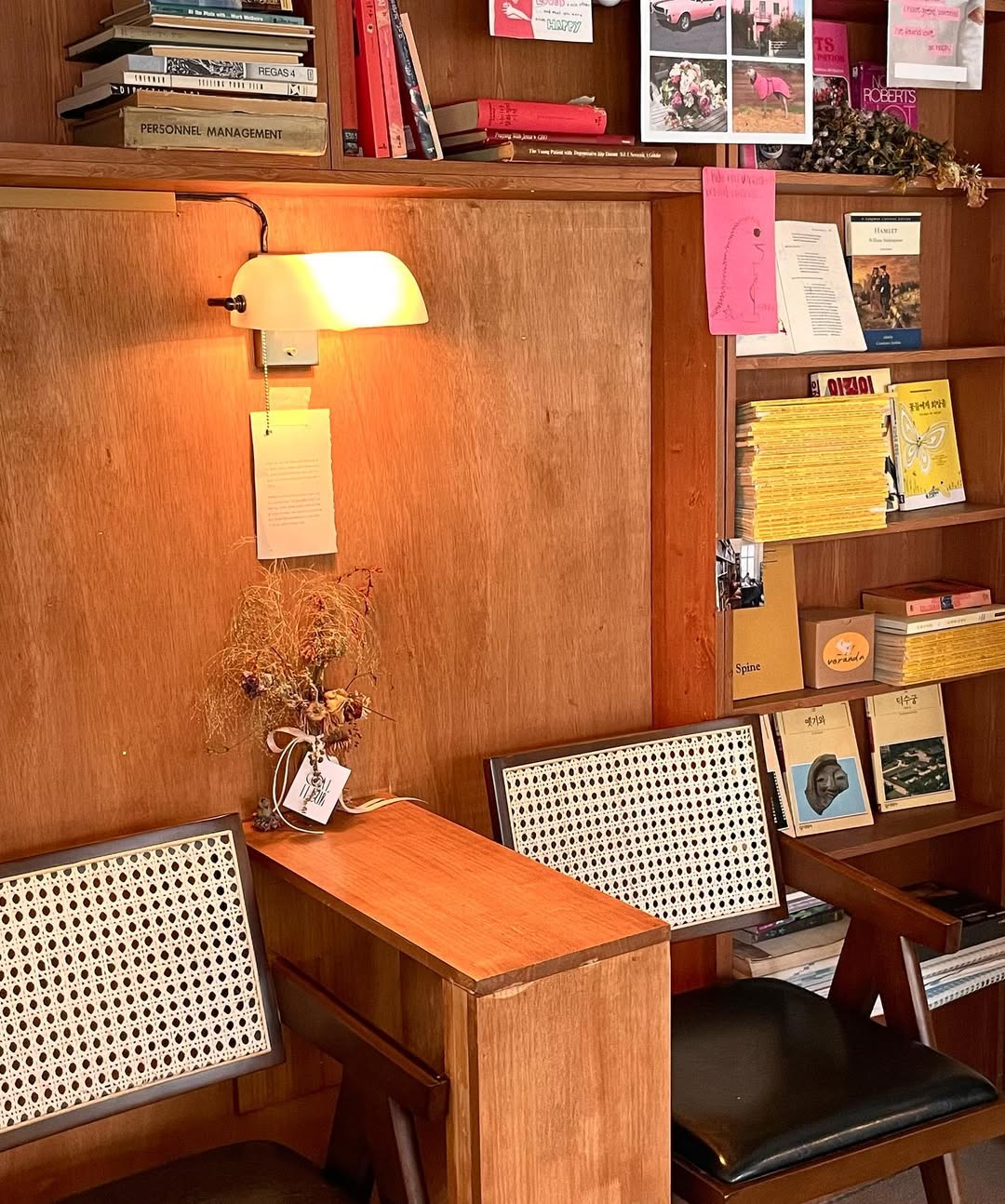 커피부터 술까지, 음미하며 독서하기 좋은 카페 4 | 인스티즈