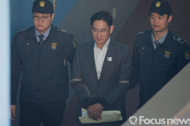 정용진과는 사뭇 다른 삼성 이재용의 사회생활.gif | 인스티즈