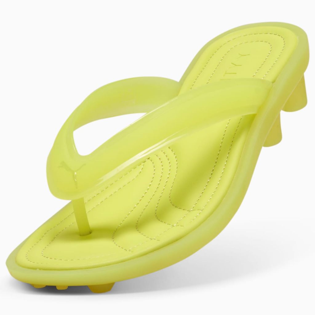 리한나가 출시한 신상 푸마 젤리 슬리퍼 | 인스티즈