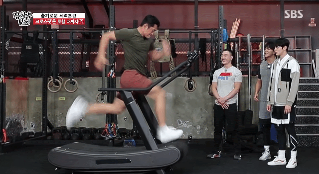 덱스, 김동현 러닝 자세 | 인스티즈