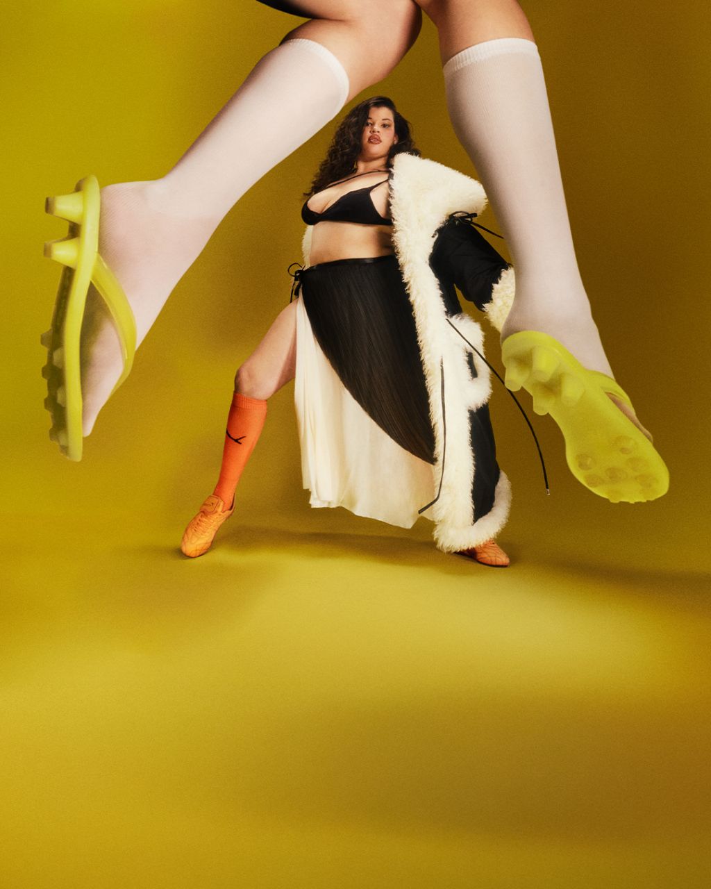 리한나가 출시한 신상 푸마 젤리 슬리퍼 | 인스티즈