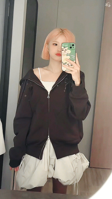  단발머리 프로미스나인 송하영.gif