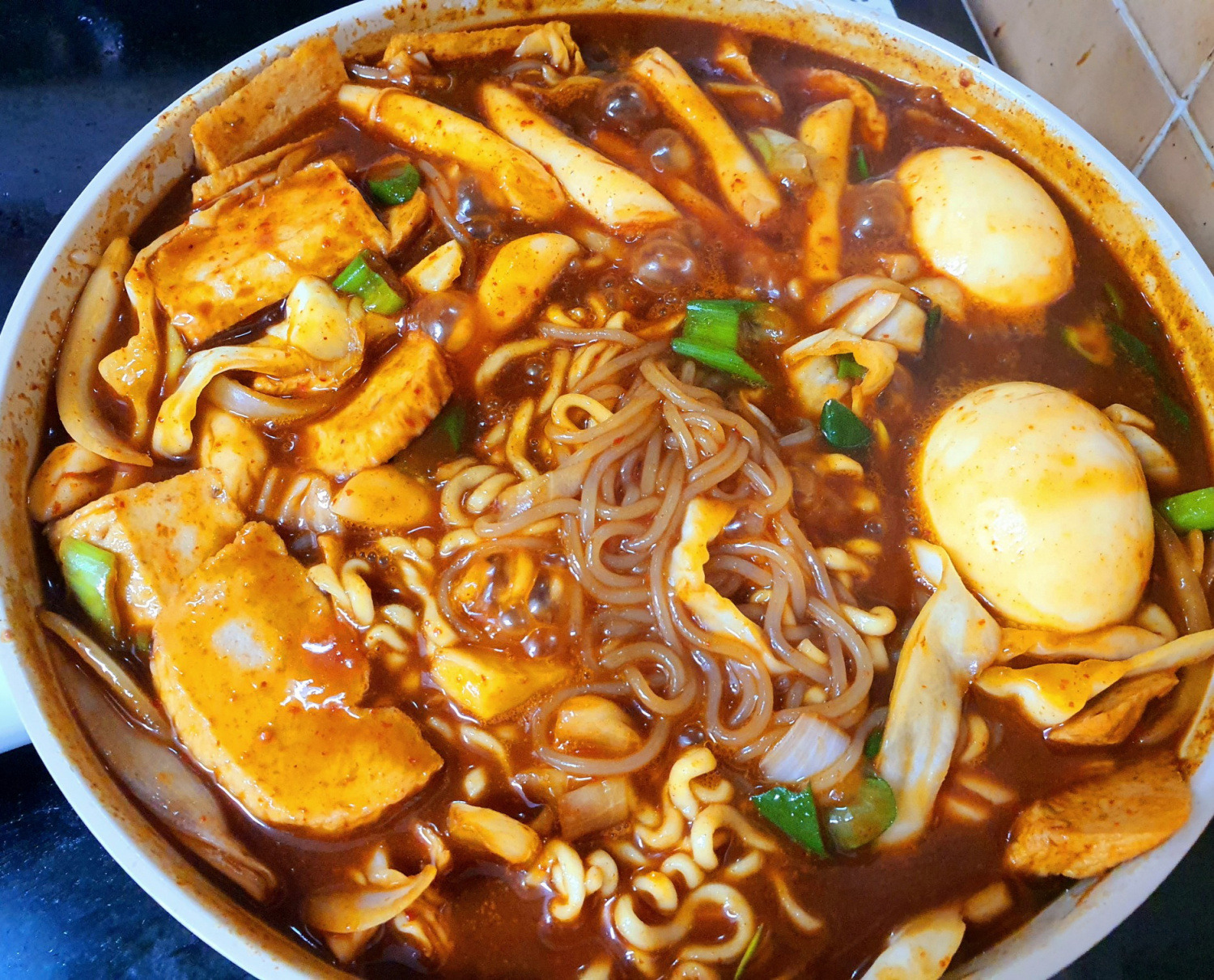 요즘 인기 식은듯한 추억의 떡볶이 스타일 | 인스티즈