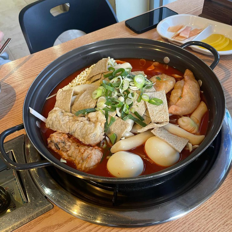 요즘 인기 식은듯한 추억의 떡볶이 스타일 | 인스티즈