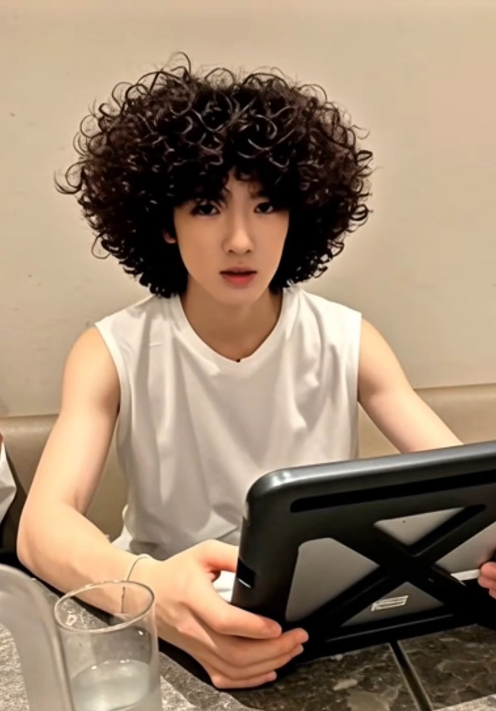 이 머리로 출근하고평생살면 월급 1억이래 할거임? | 인스티즈