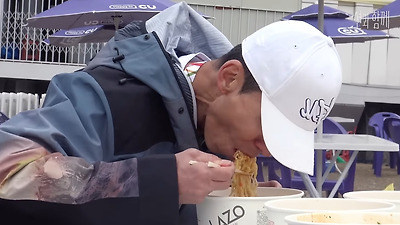 라면 4그릇+햇반 말아먹고 혈당재는 션 | 인스티즈