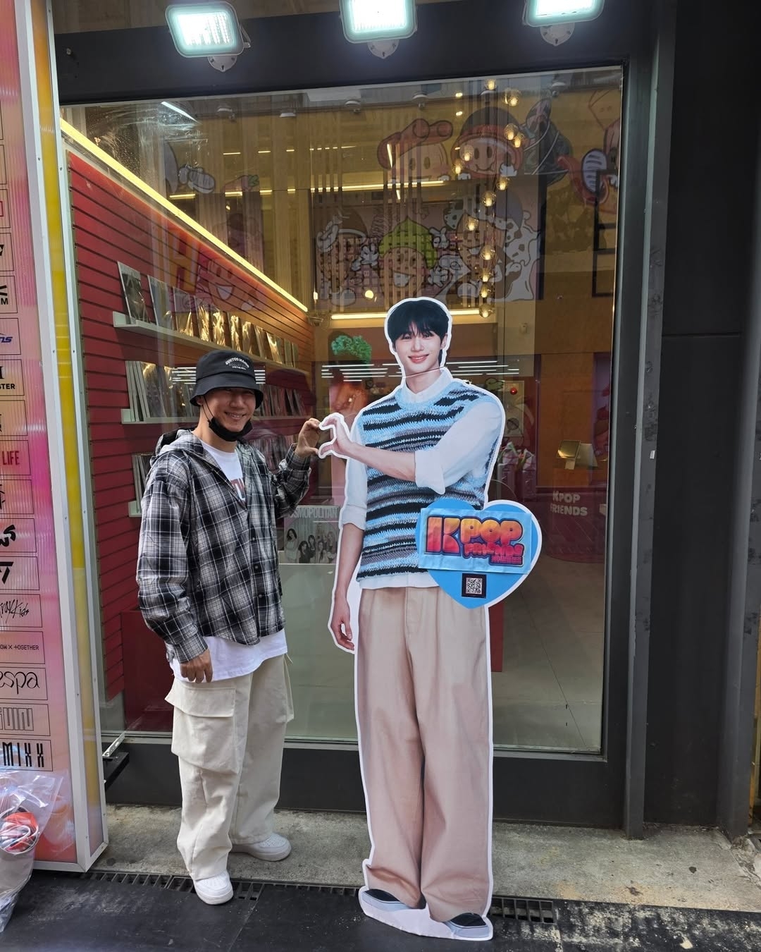 명동 놀러간 내년에 환갑인 지석진.jpg | 인스티즈