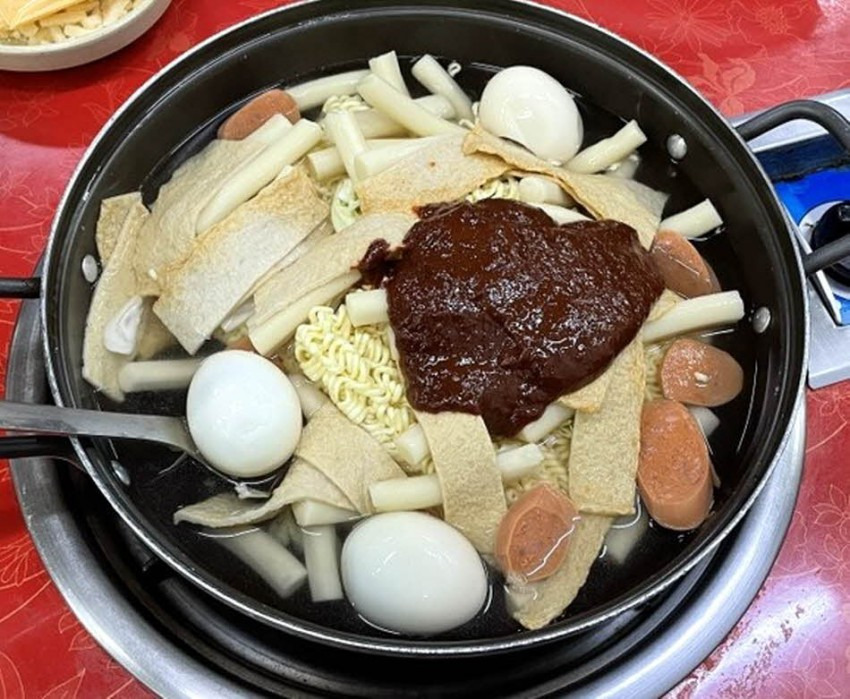 요즘 인기 식은듯한 추억의 떡볶이 스타일 | 인스티즈