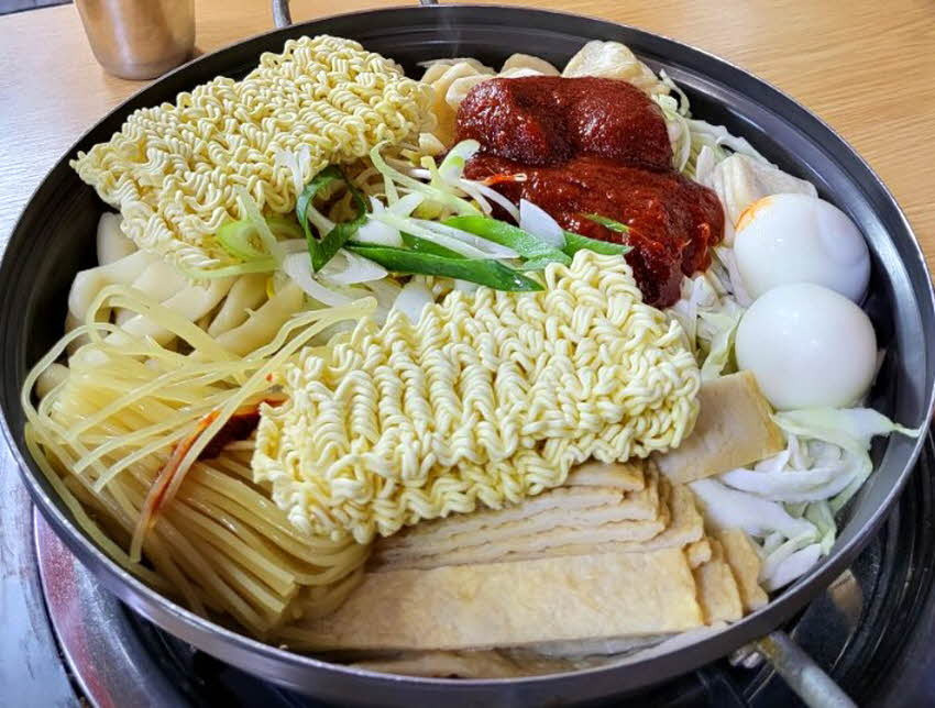 요즘 인기 식은듯한 추억의 떡볶이 스타일 | 인스티즈