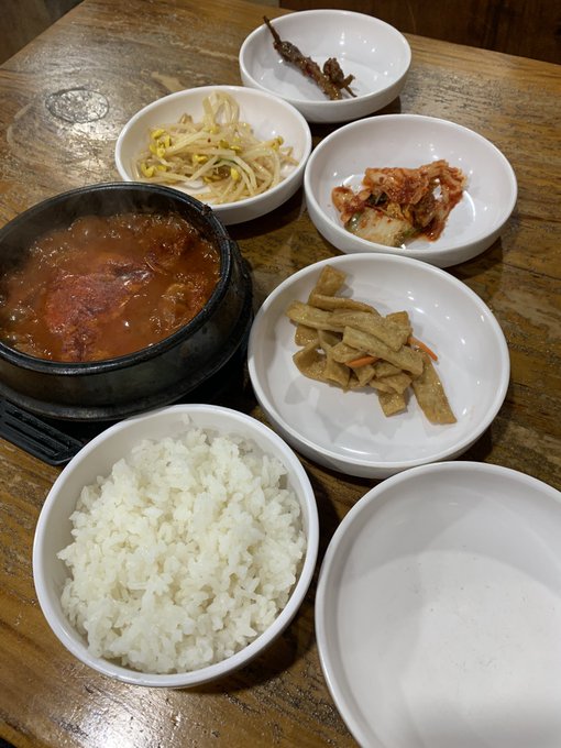 혼밥하는데 자꾸 누가 쳐다봄 | 인스티즈