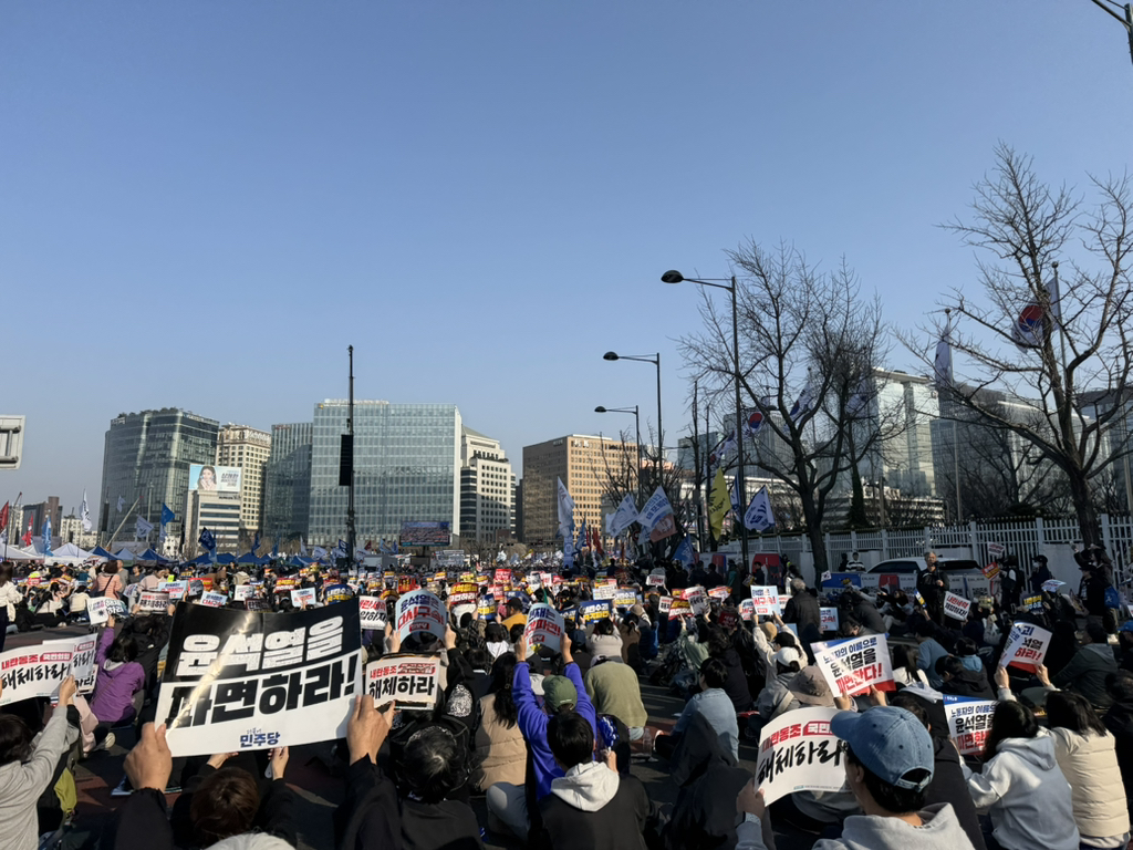 1호차 행진 끝나갈 때 막호차 사람들이 출발했던 🇰🇷윤석열 탄핵 찬성집회 행진(3/22) | 인스티즈