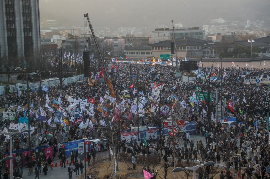 1호차 행진 끝나갈 때 막호차 사람들이 출발했던 🇰🇷윤석열 탄핵 찬성집회 행진(3/22) | 인스티즈