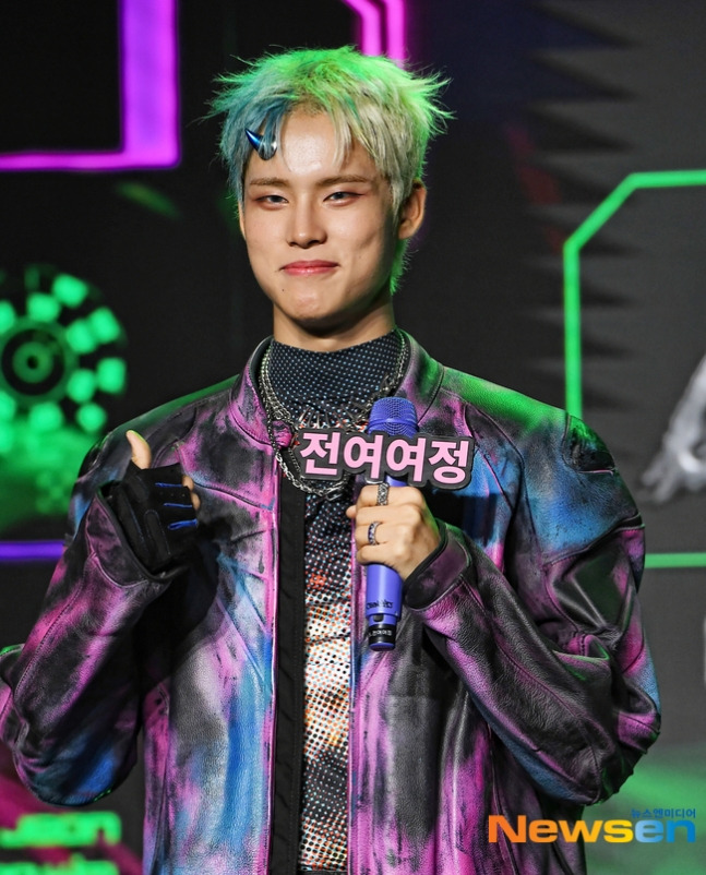 실시간 이마에 뿔 달고 데뷔하는 아이돌...JPG | 인스티즈