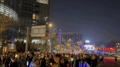 1호차 행진 끝나갈 때 막호차 사람들이 출발했던 🇰🇷윤석열 탄핵 찬성집회 행진(3/22) | 인스티즈