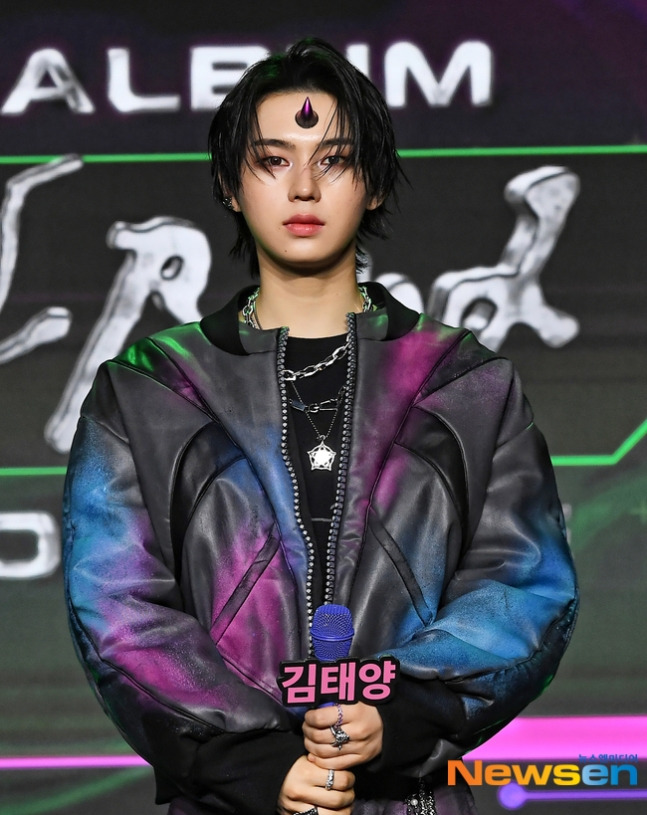 실시간 이마에 뿔 달고 데뷔하는 아이돌...JPG | 인스티즈
