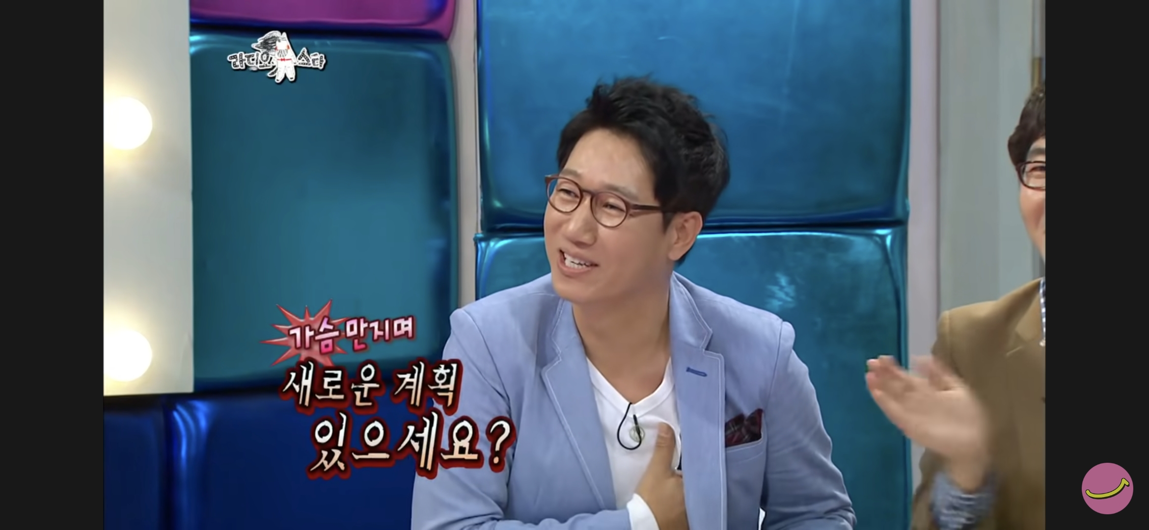 방송 중에 자꾸 가슴 만지는 지석진 | 인스티즈