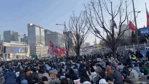 1호차 행진 끝나갈 때 막호차 사람들이 출발했던 🇰🇷윤석열 탄핵 찬성집회 행진(3/22) | 인스티즈