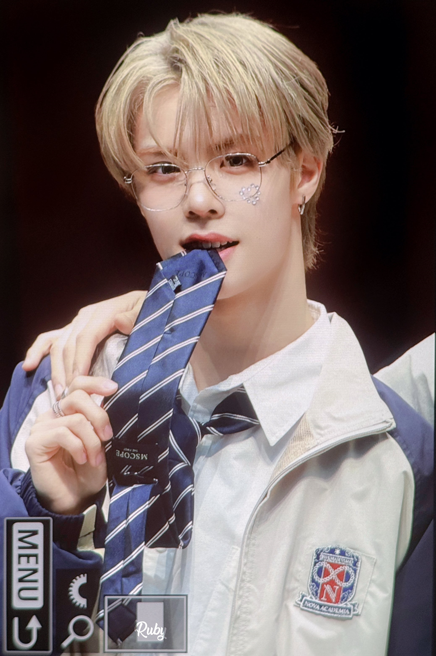 셀고와 셀카장인 다 있다는 누에라 | 인스티즈