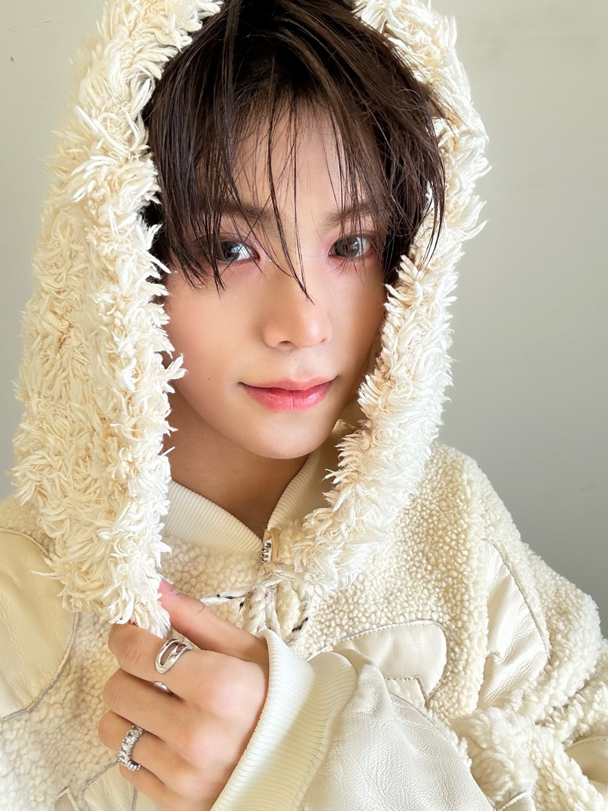 셀고와 셀카장인 다 있다는 누에라 | 인스티즈