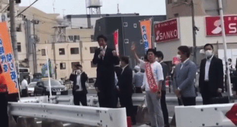  아베 총살 gif