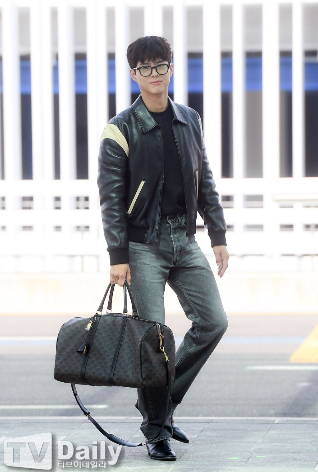 실시간 싱가포르로 출국하는 박보검 | 인스티즈
