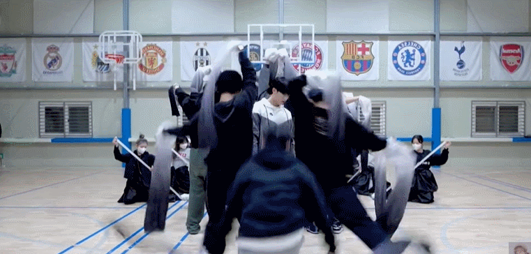 도입부부터 시선 확 끄는 남돌 신기한 안무들...gif | 인스티즈