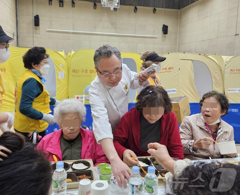 안동 산불 이재민에 김밥 전달하는 안유성 명장 | 인스티즈