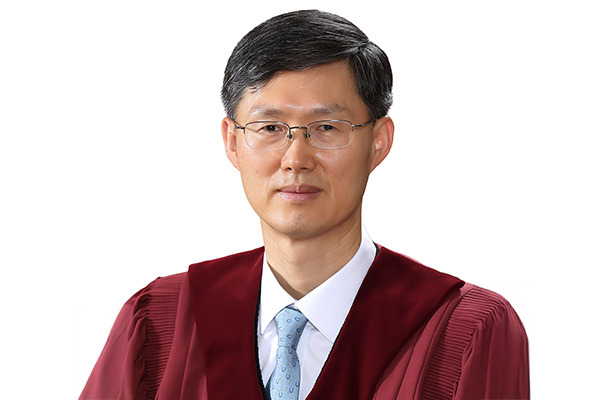 문형배 헌법 재판관이 눈물을 보인 이유 | 인스티즈