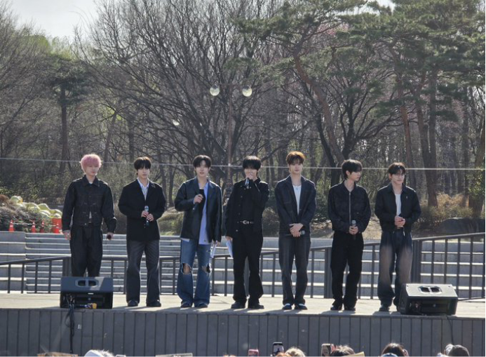 하루종일 서울 돌아다니며 스케줄 소화했다는 클유아...jpg | 인스티즈