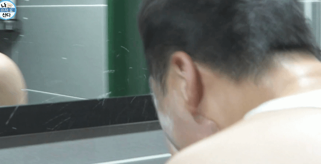 60년대 아버지같은 나혼자산다 구성환 씻는 장면.jpg | 인스티즈