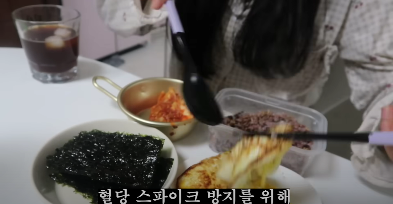 브이로그속 직장인의 주말 아침 과 진짜 직장인의 주말 아침 | 인스티즈