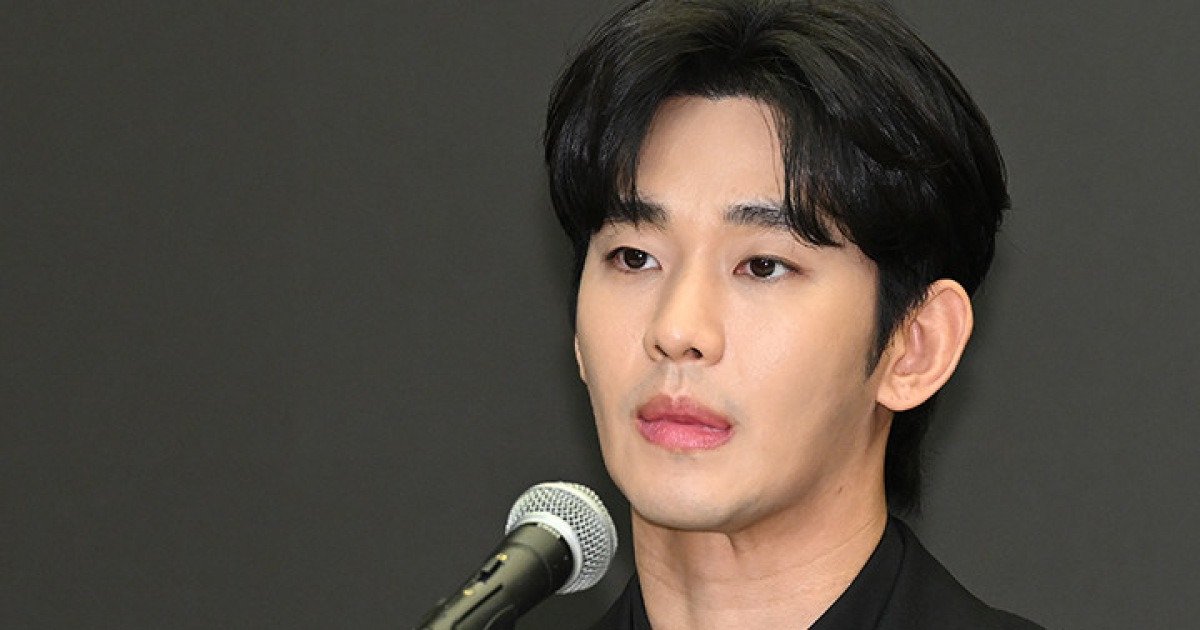 [포토] 김수현 "스타 김수현으로 지키기 위한 길을 선택" | 인스티즈