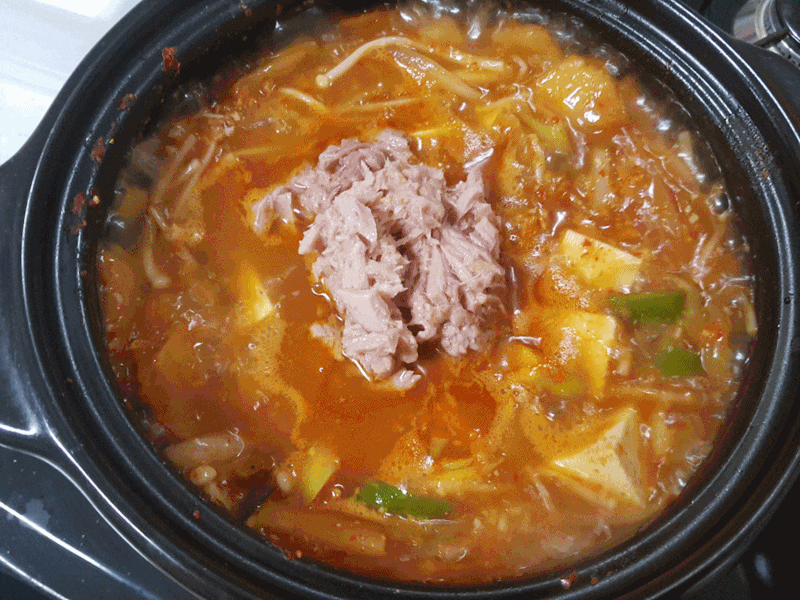 방석아 김치찌개 끓였다~ 나와서 밥 먹어!!! | 인스티즈