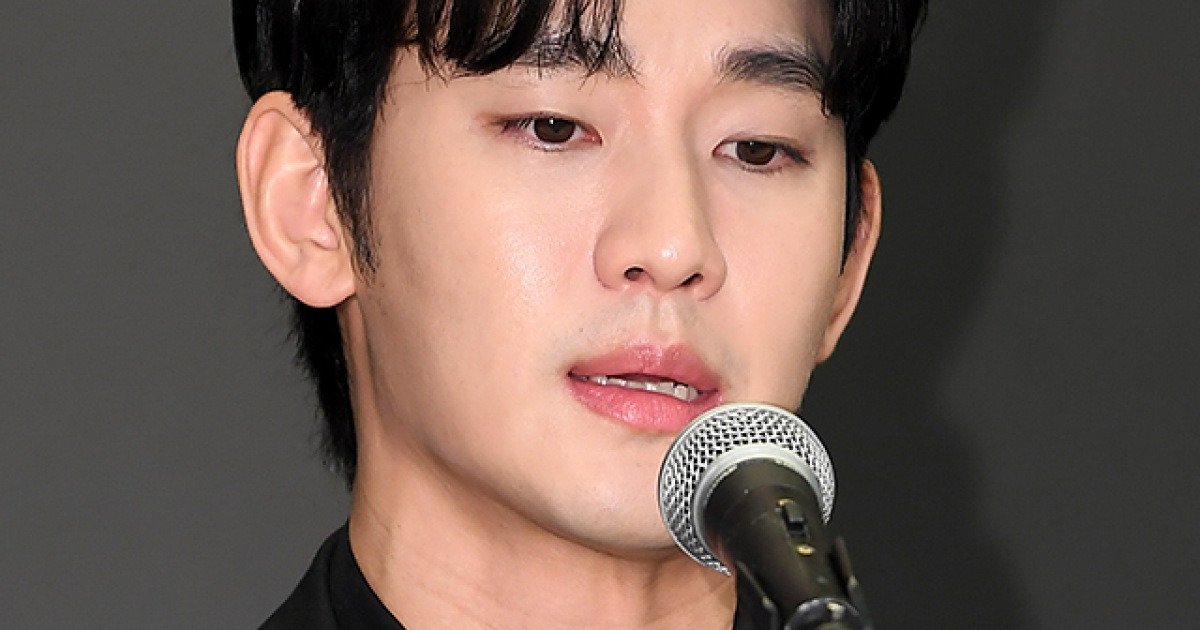 울먹이는 김수현 '눈물의 여왕 방영 4년전 고 김새론과 1년 교제했다' [MK포토] | 인스티즈