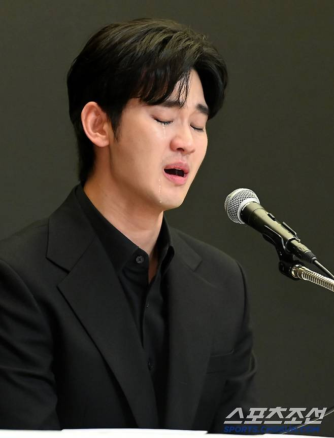 눈물 흘리는 김수현 | 인스티즈
